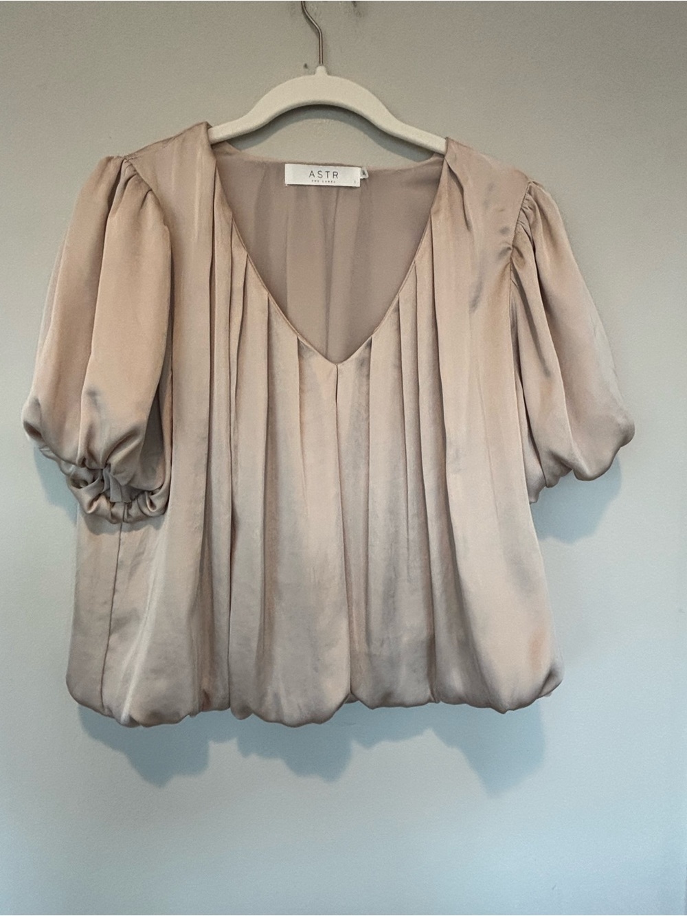 Astr Blush Puff-Sleeve V-Neck Blouson Top
